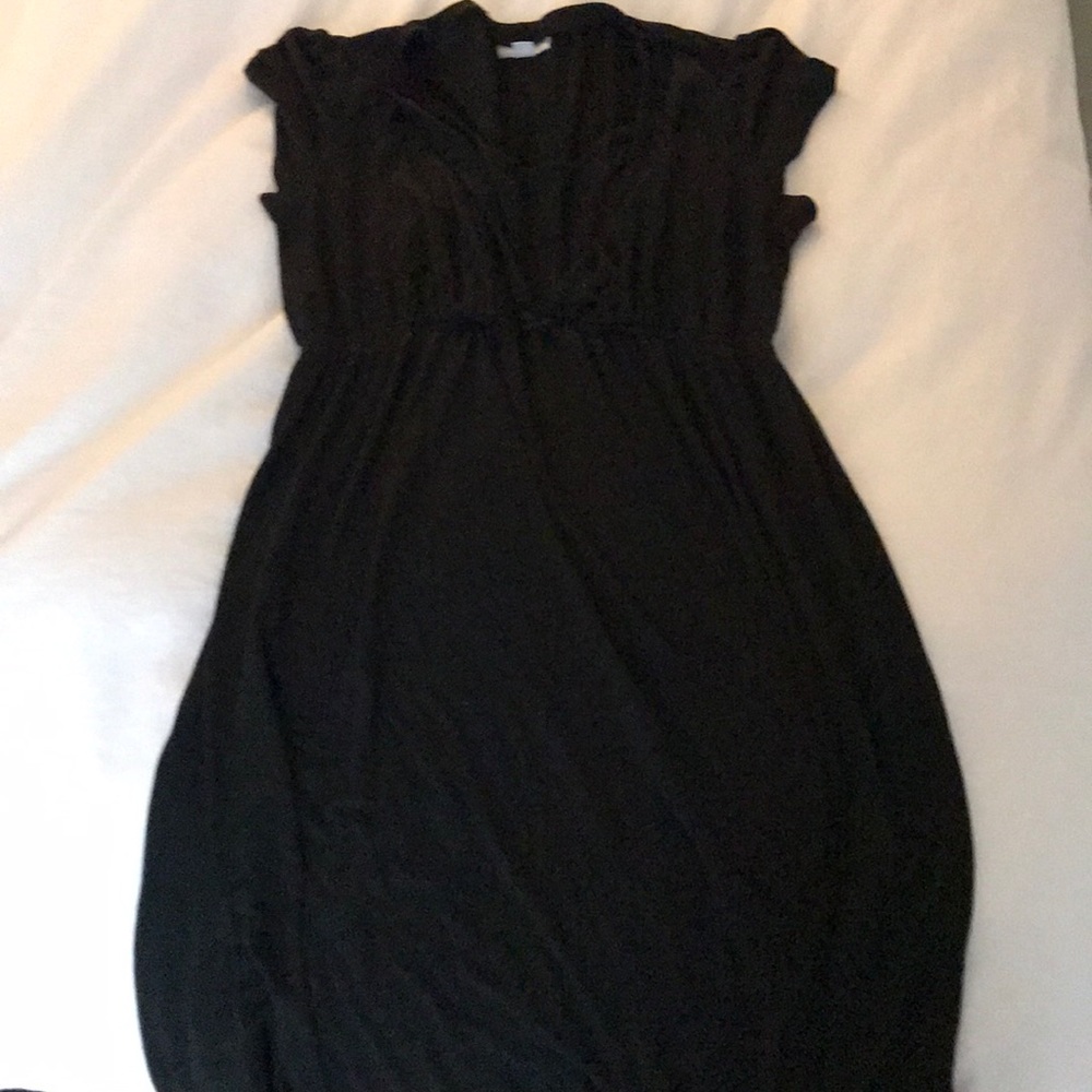 A Pea in the pod black nursing gown size L